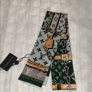 💚 SILK SCARF 💚